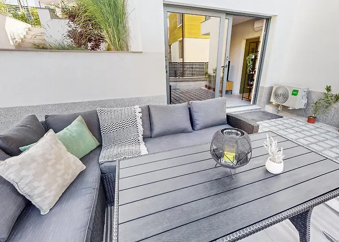 Bellaviastay, Flat Thalassa 1bd דירה סוזופול